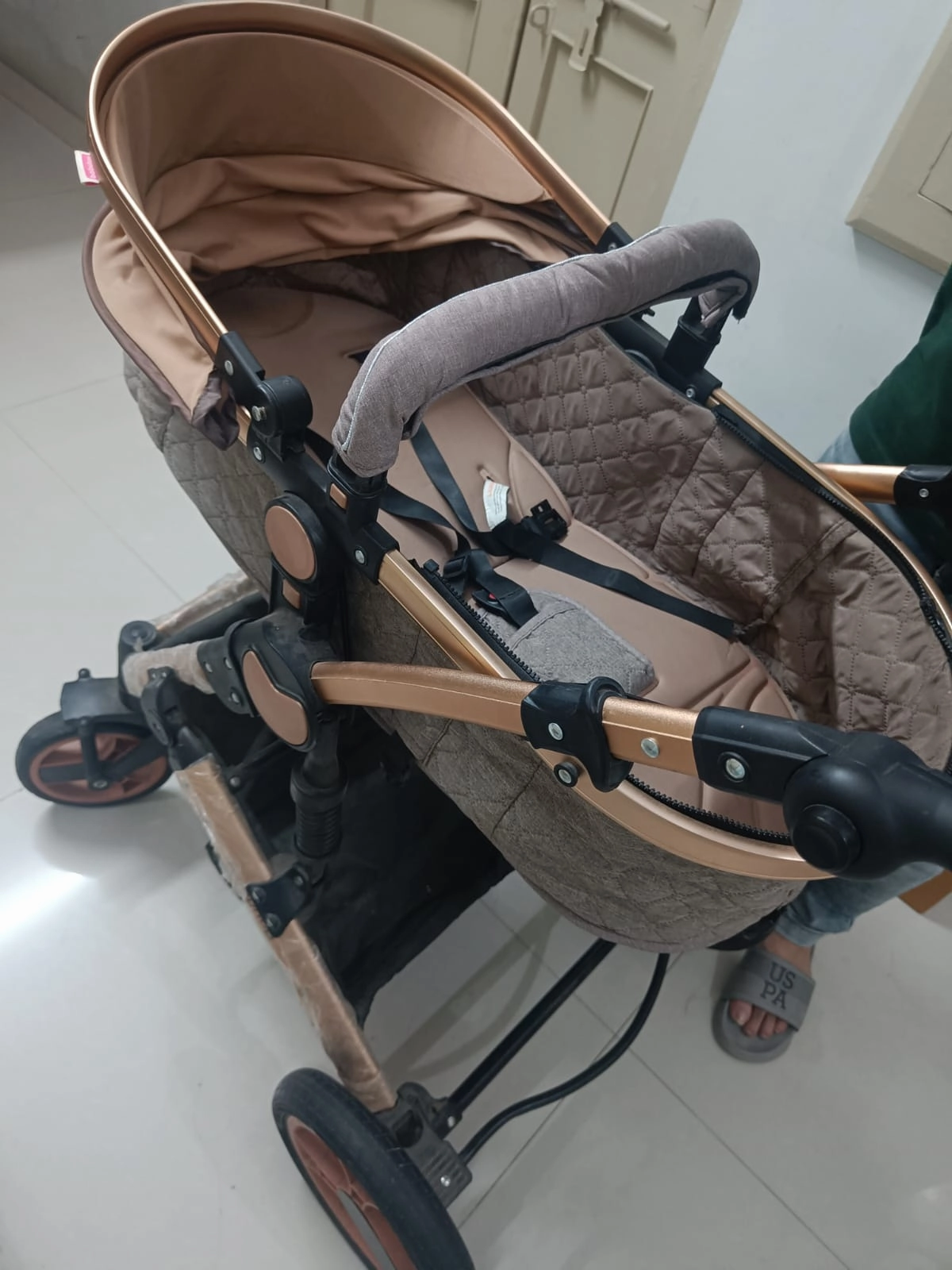 BABYHUG Majestic Stroller/Pram Cum Carry Cot with Canopy - Beige
