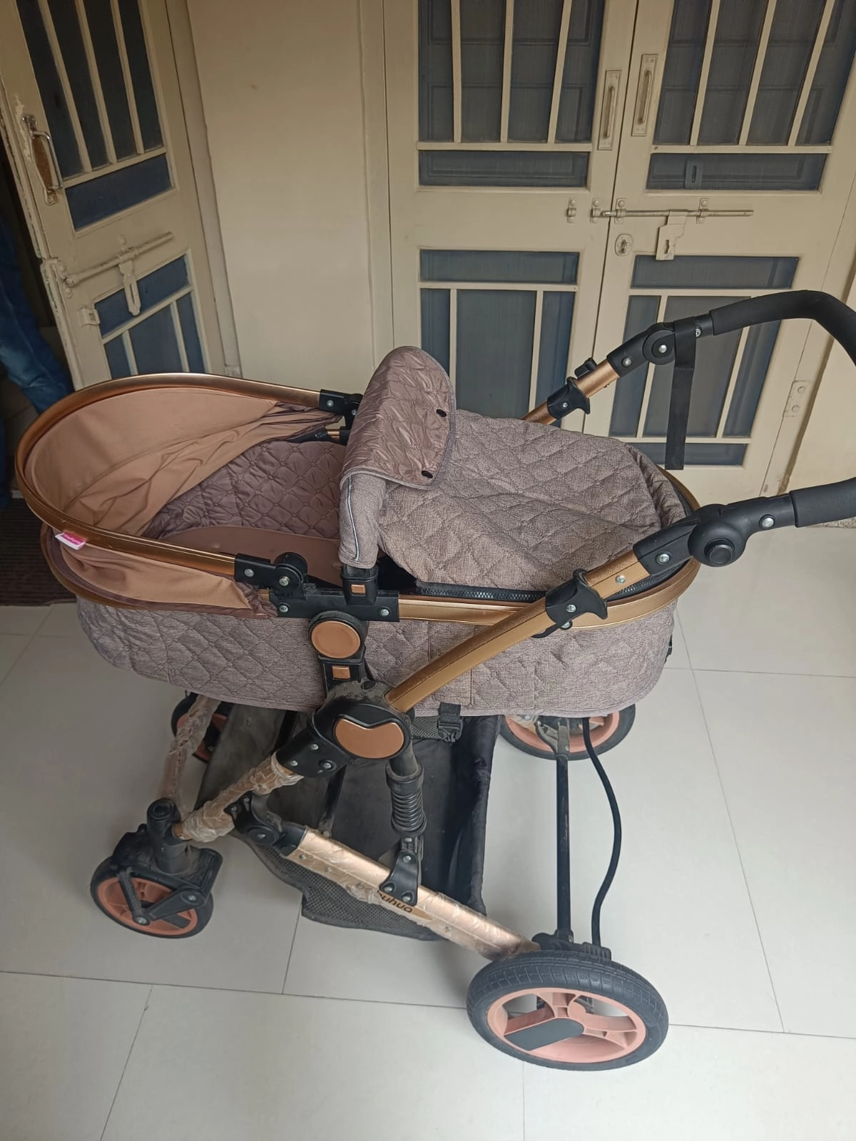 BABYHUG Majestic Stroller/Pram Cum Carry Cot with Canopy - Beige