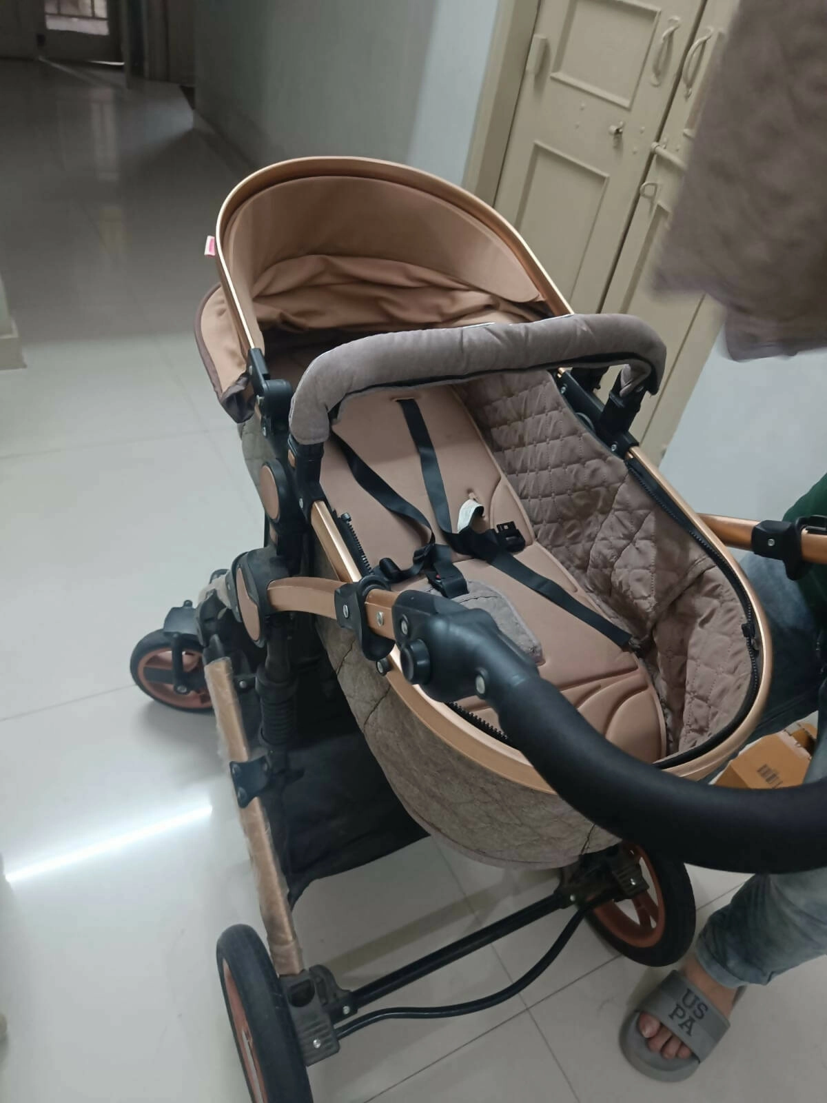 BABYHUG Majestic Stroller/Pram Cum Carry Cot with Canopy - Beige