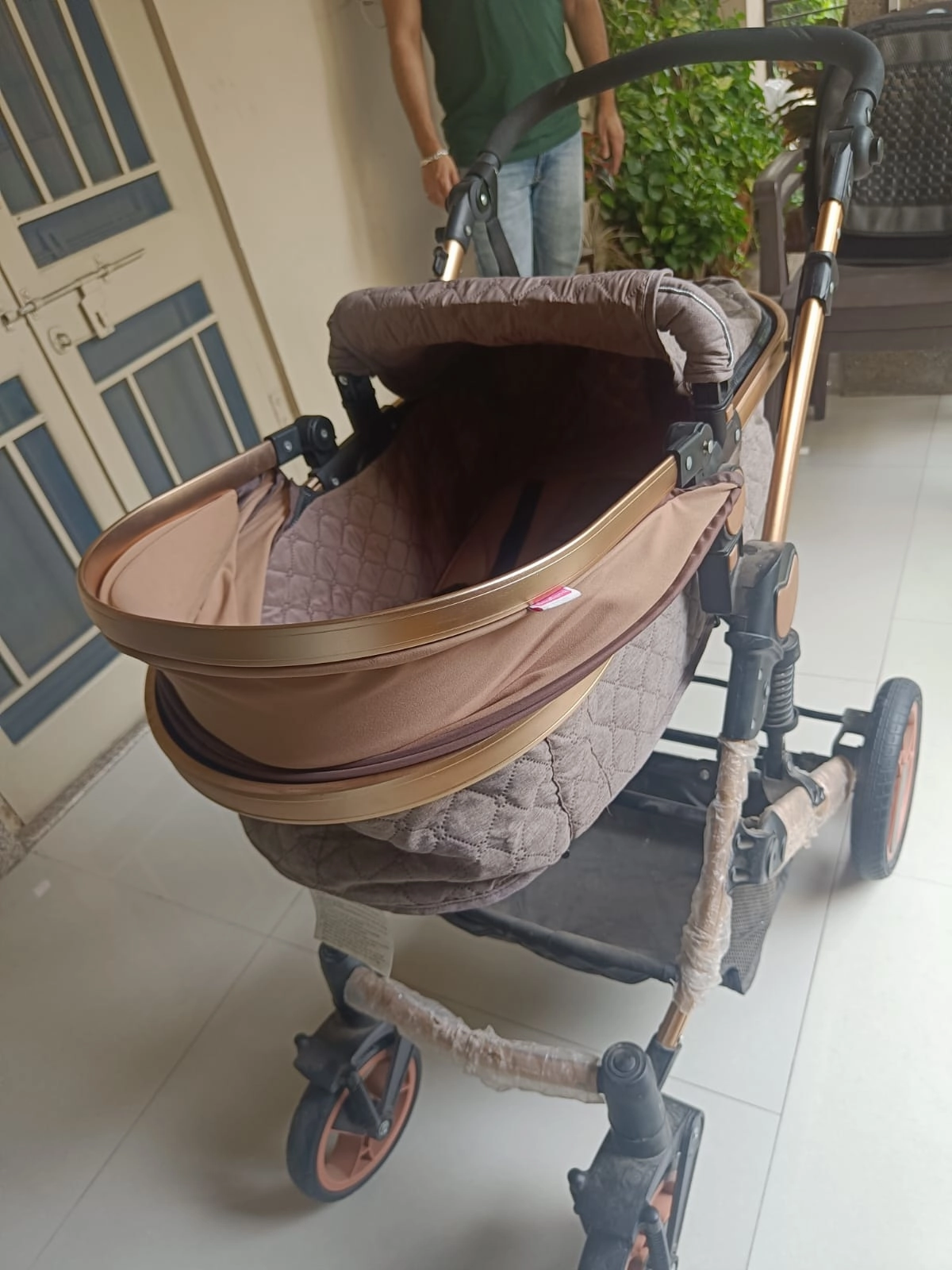 BABYHUG Majestic Stroller/Pram Cum Carry Cot with Canopy - Beige