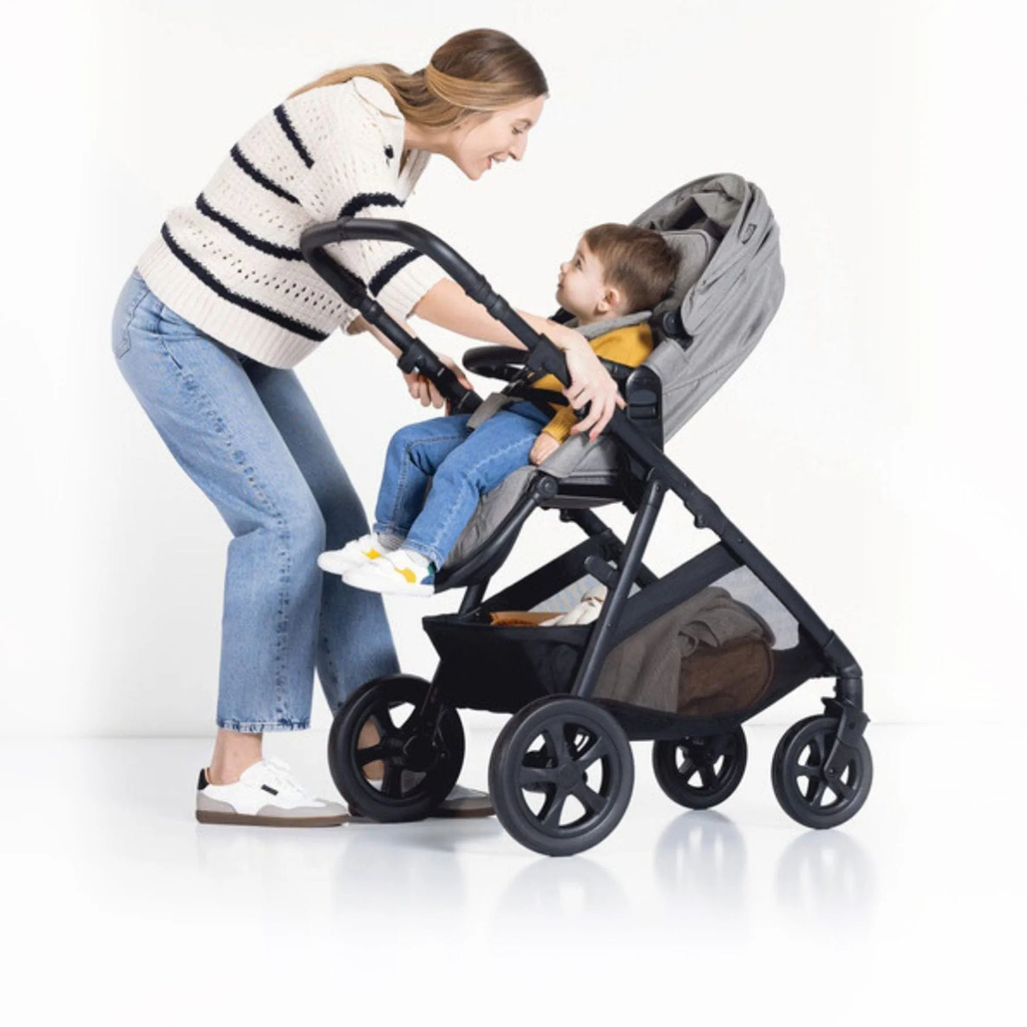 Graco Near2Me DLX Trio (Pushchair, Carrycot, Snuglite & Snugturn) - Ash/Black