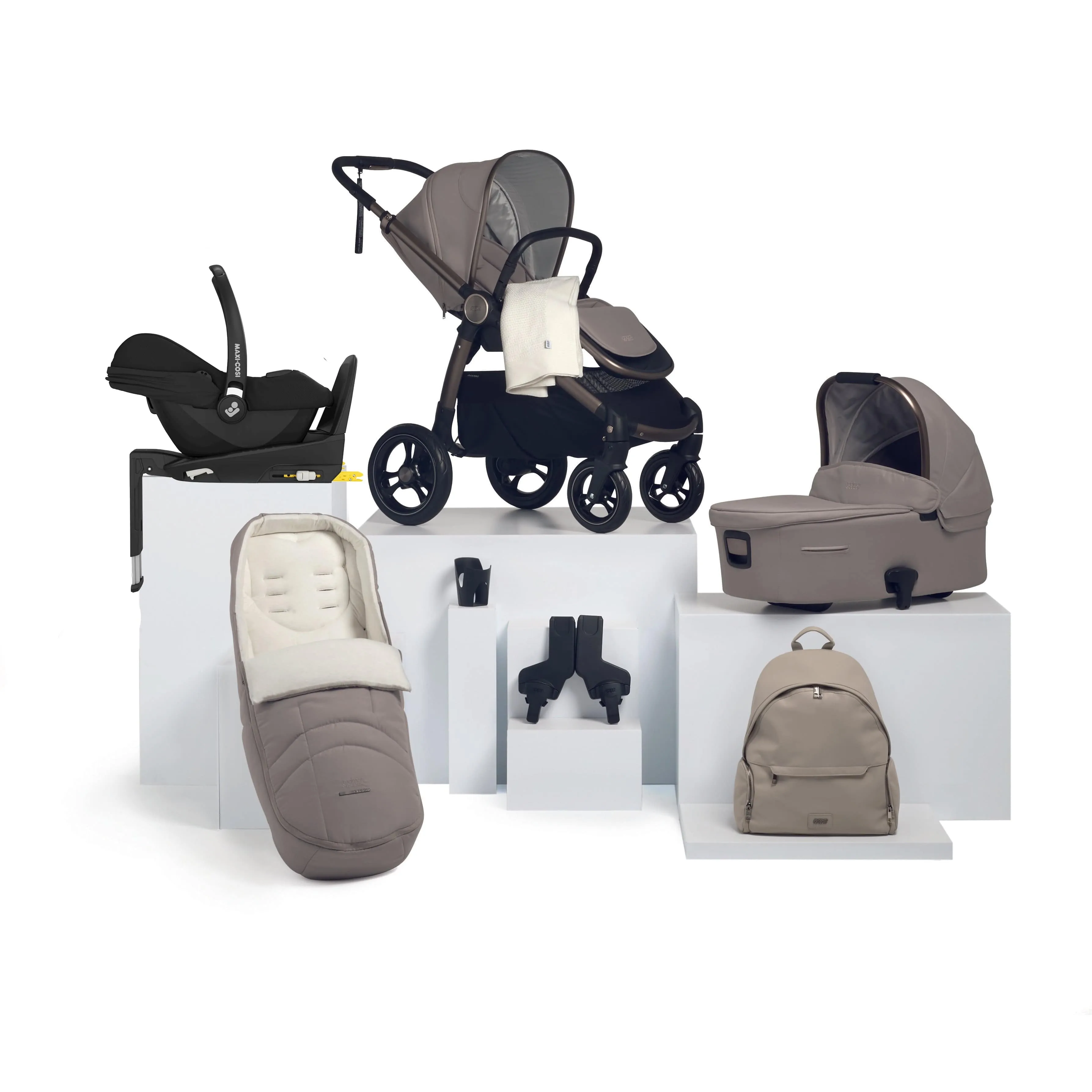 Mamas & Papas Ocarro 9 Piece Maxi-Cosi Travel System in Studio