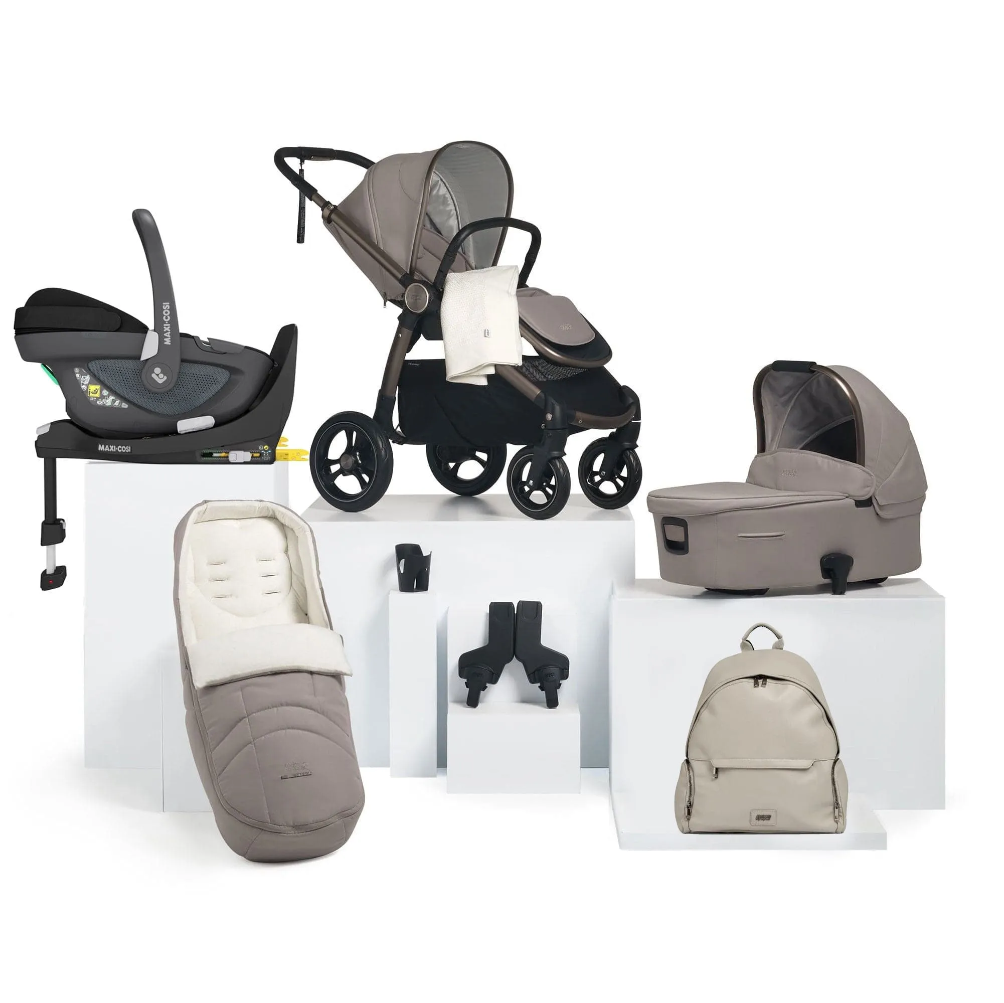 Mamas & Papas Ocarro 9 Piece Maxi-Cosi Travel System in Studio