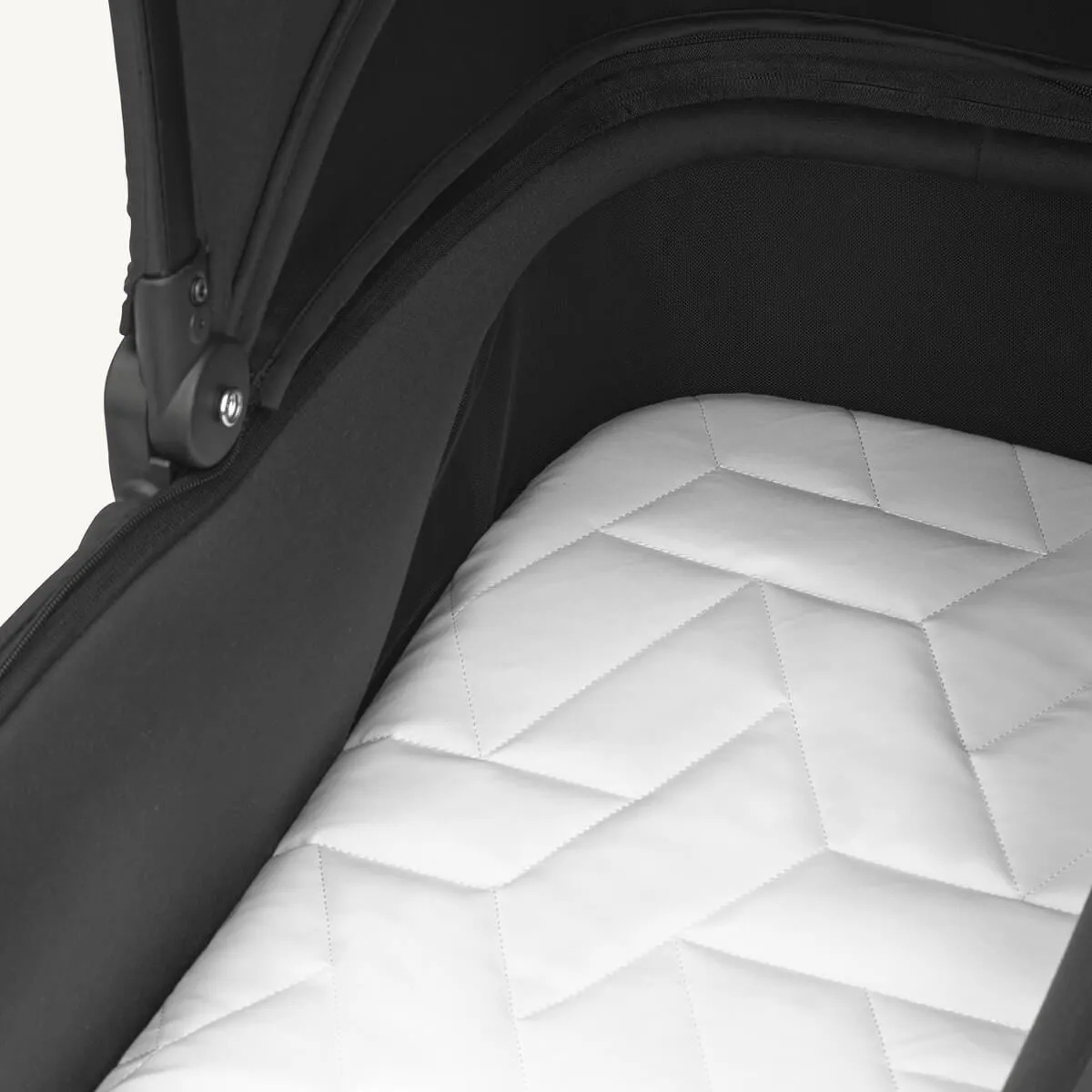 Maxi Cosi Oxford Stroller   Bassinet and Mico 12 LX Onyx Travel System