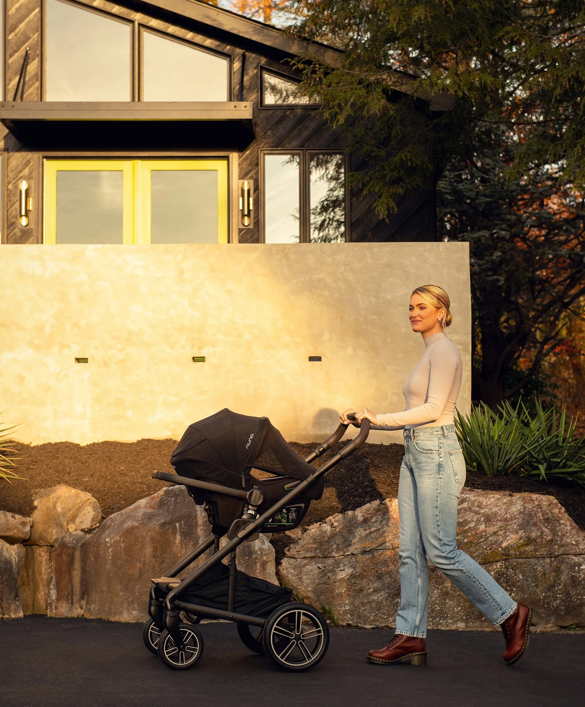 Nuna Mixx Next Pushchair 5 Piece Travel Bundle with PIPA Next Car Seat & Base - Caviar