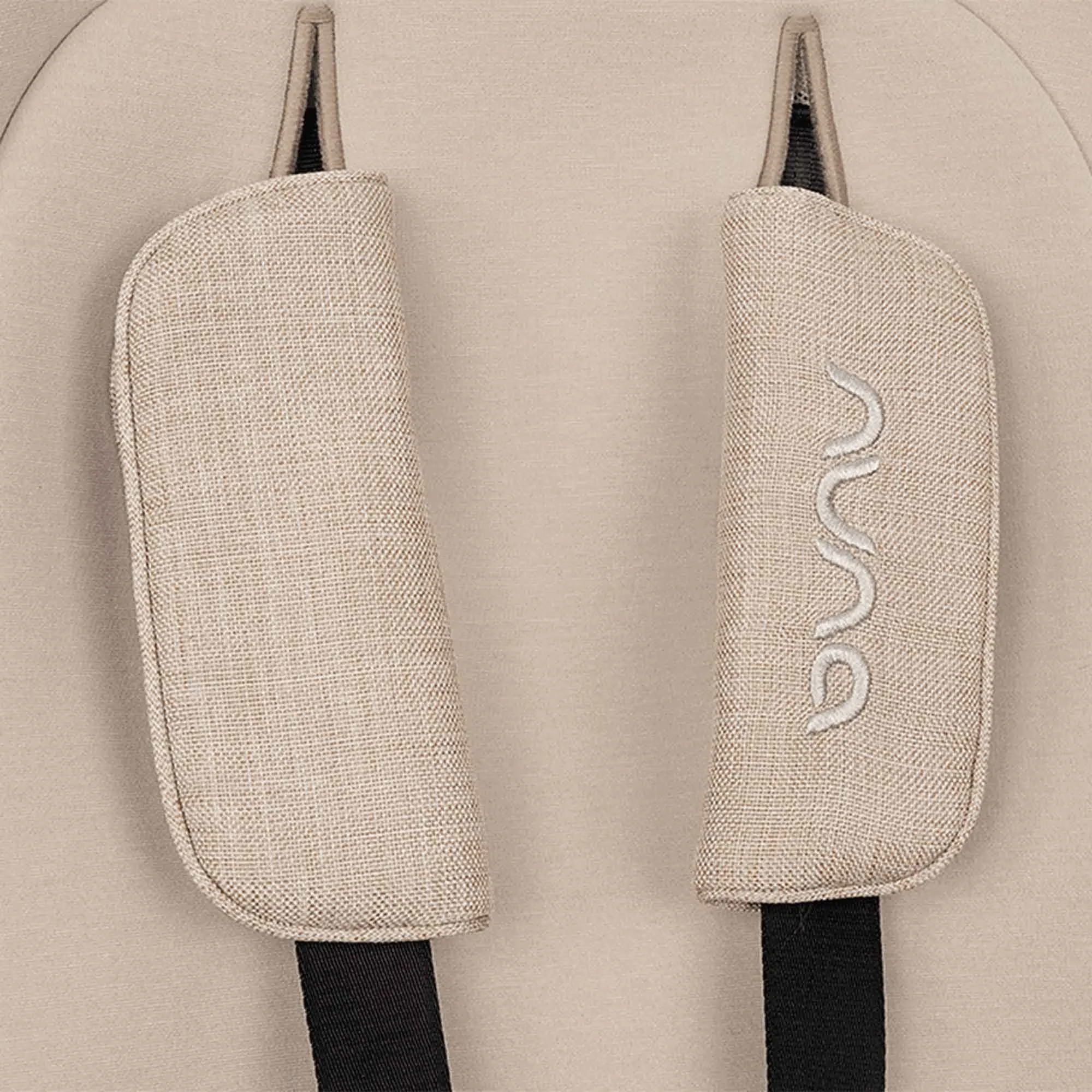 Nuna TRIV Next & ARRA Flex & BASE Curv Bundle - Biscotti