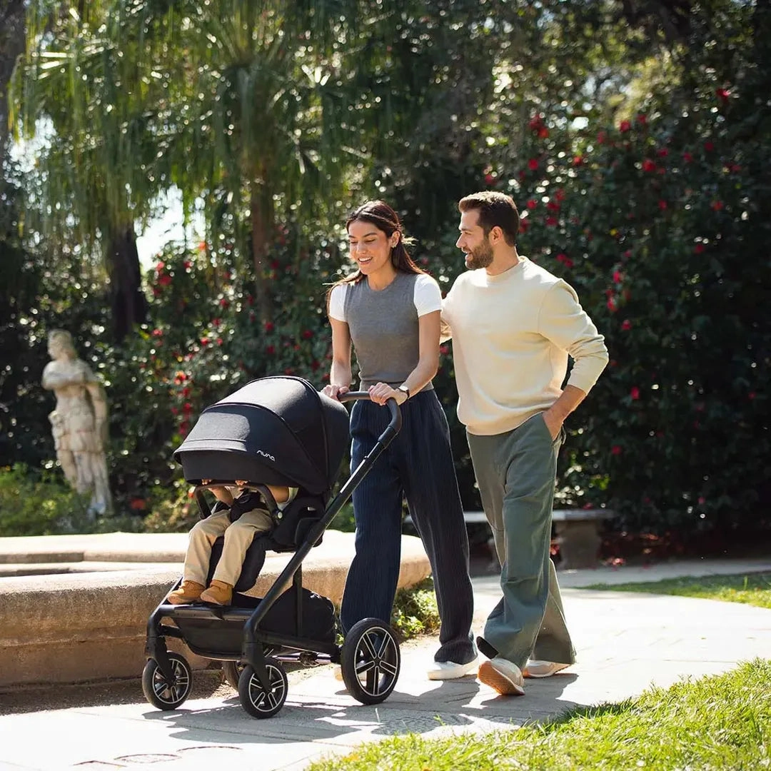 Nuna Mixx Next   Mixx Next Carry Cot   Arra Flex   Base Curv Travel System - Caviar