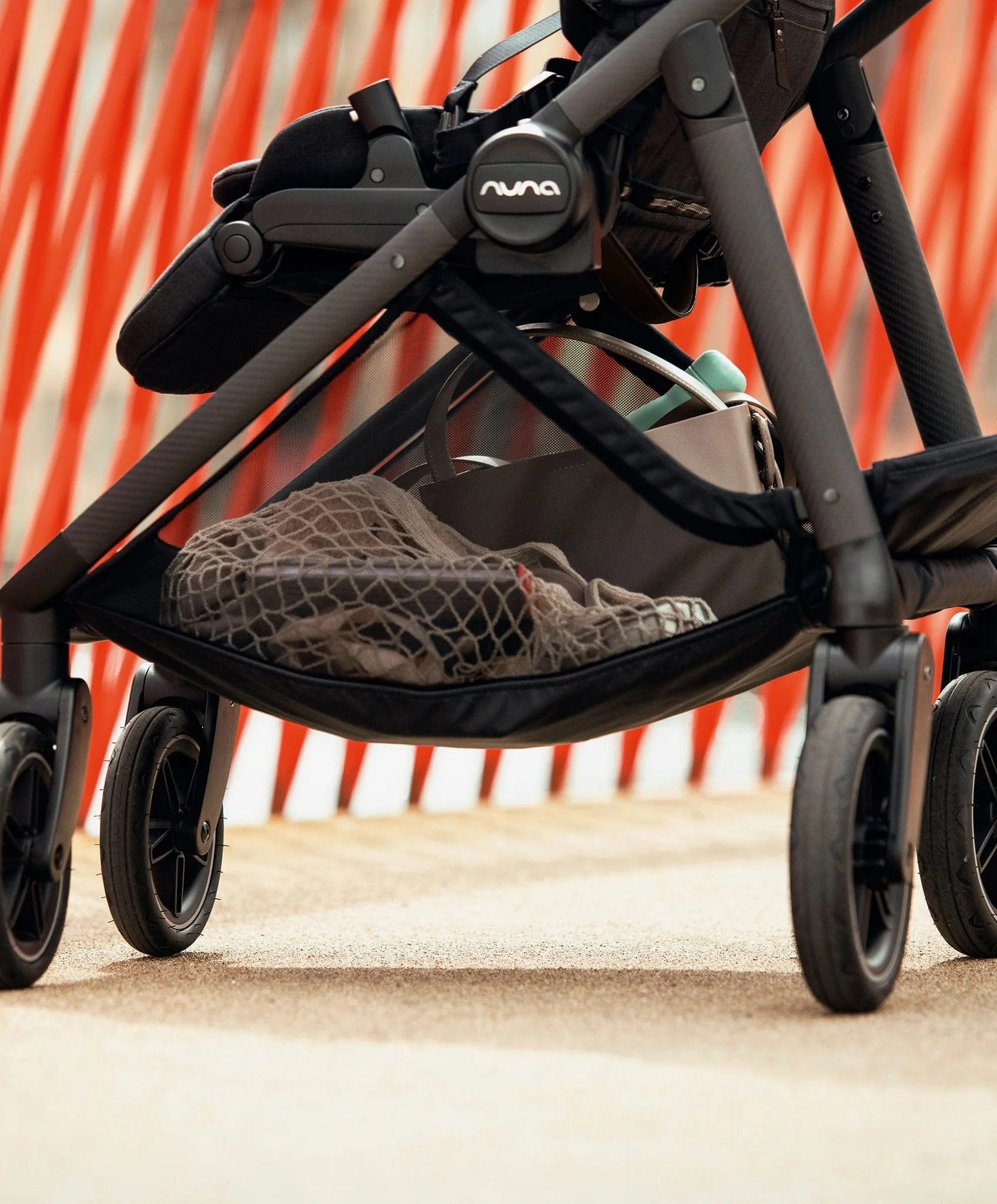 Nuna Swiv (ARRA Next) Travel System - Caviar