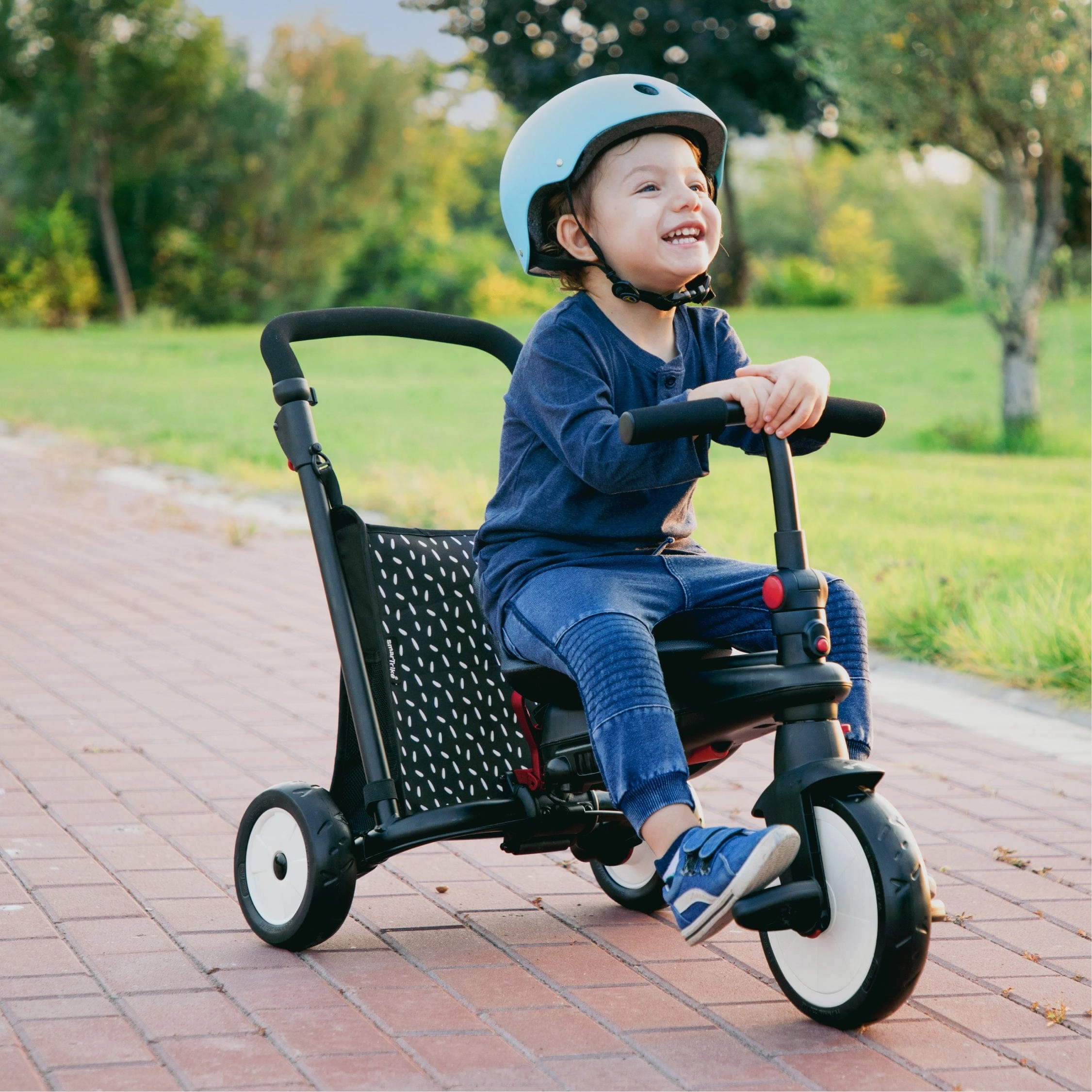SmarTrike Trike / Stroller STR5 - Black & White