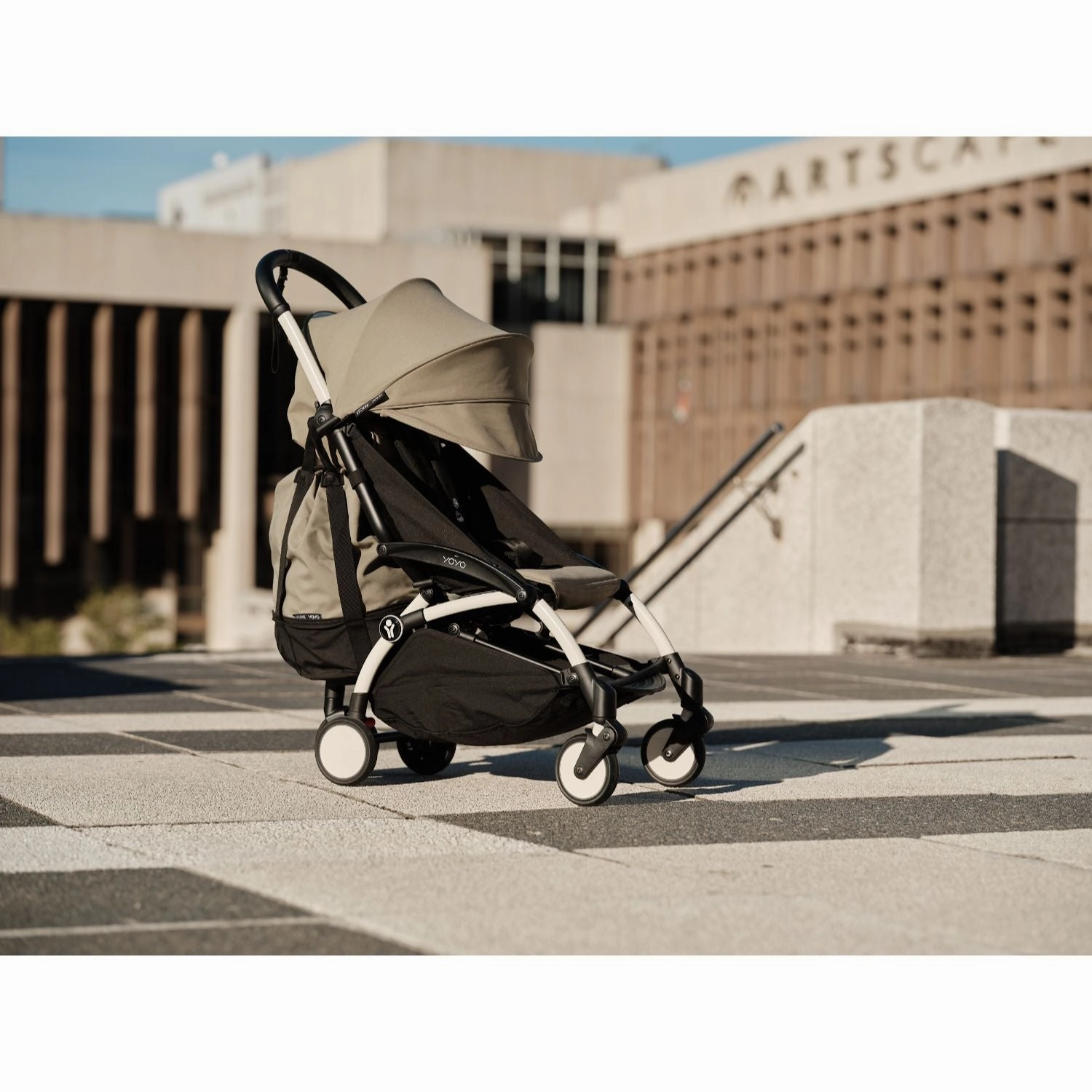 Stokke YOYO Newborn Shell 6  Complete Baby Stroller Set - Black Frame with Aqua Newborn Shell & 6  Color Pack