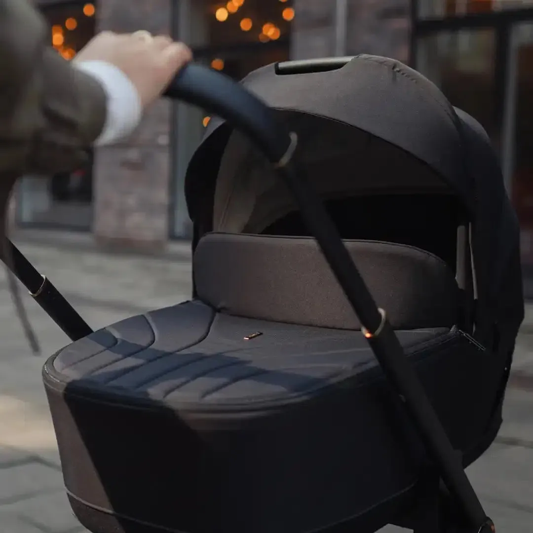 Venicci Claro 3 In 1   Isofix Base The Complete Travel System Bundle - Noir